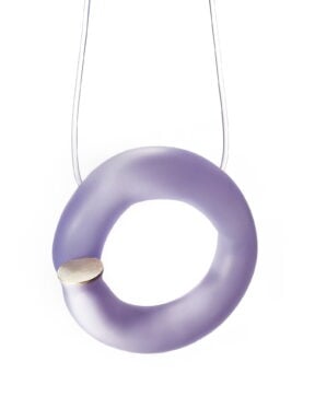 Grosser violetter Anhänger aus Resin und Silber